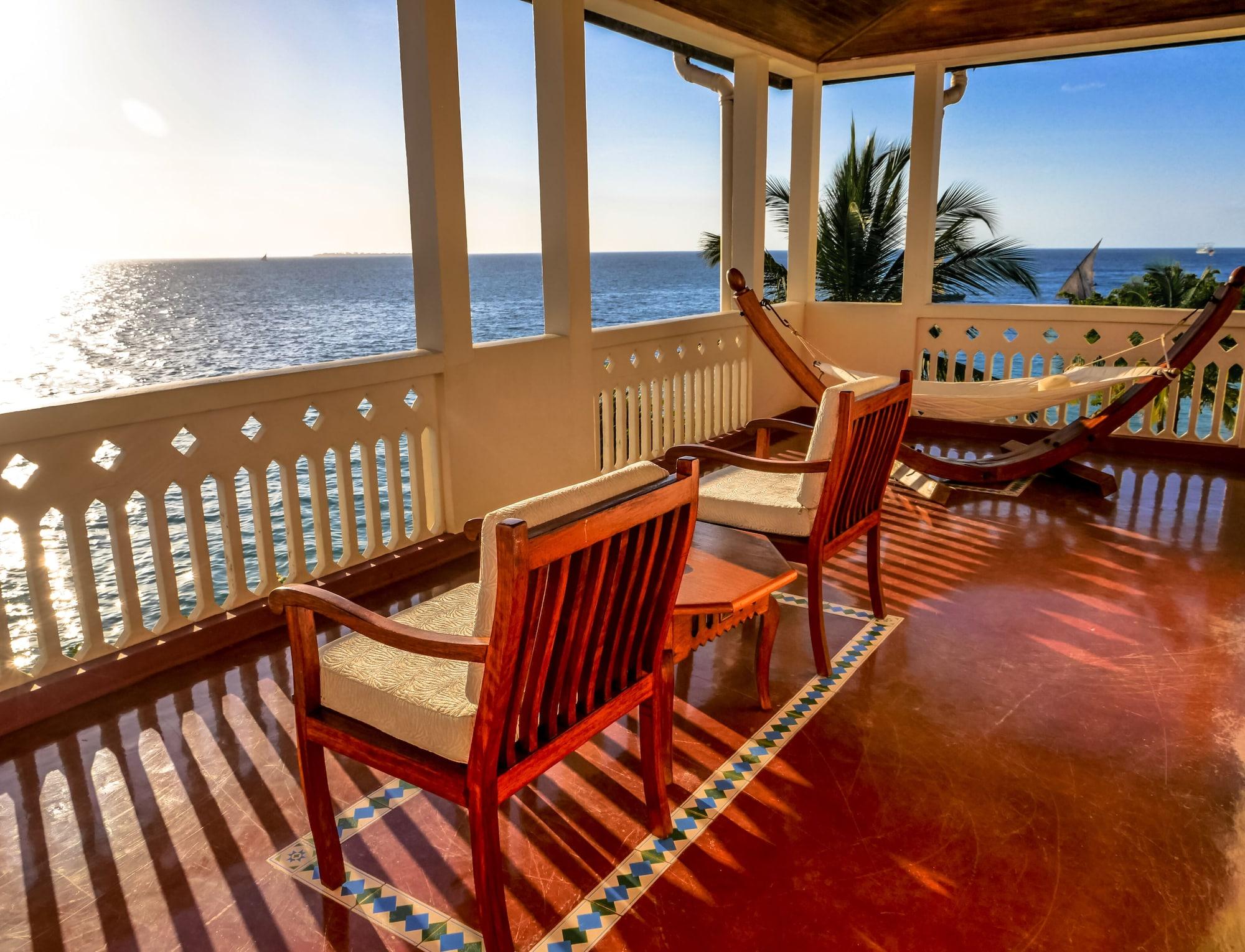 Serena Hotel 5*